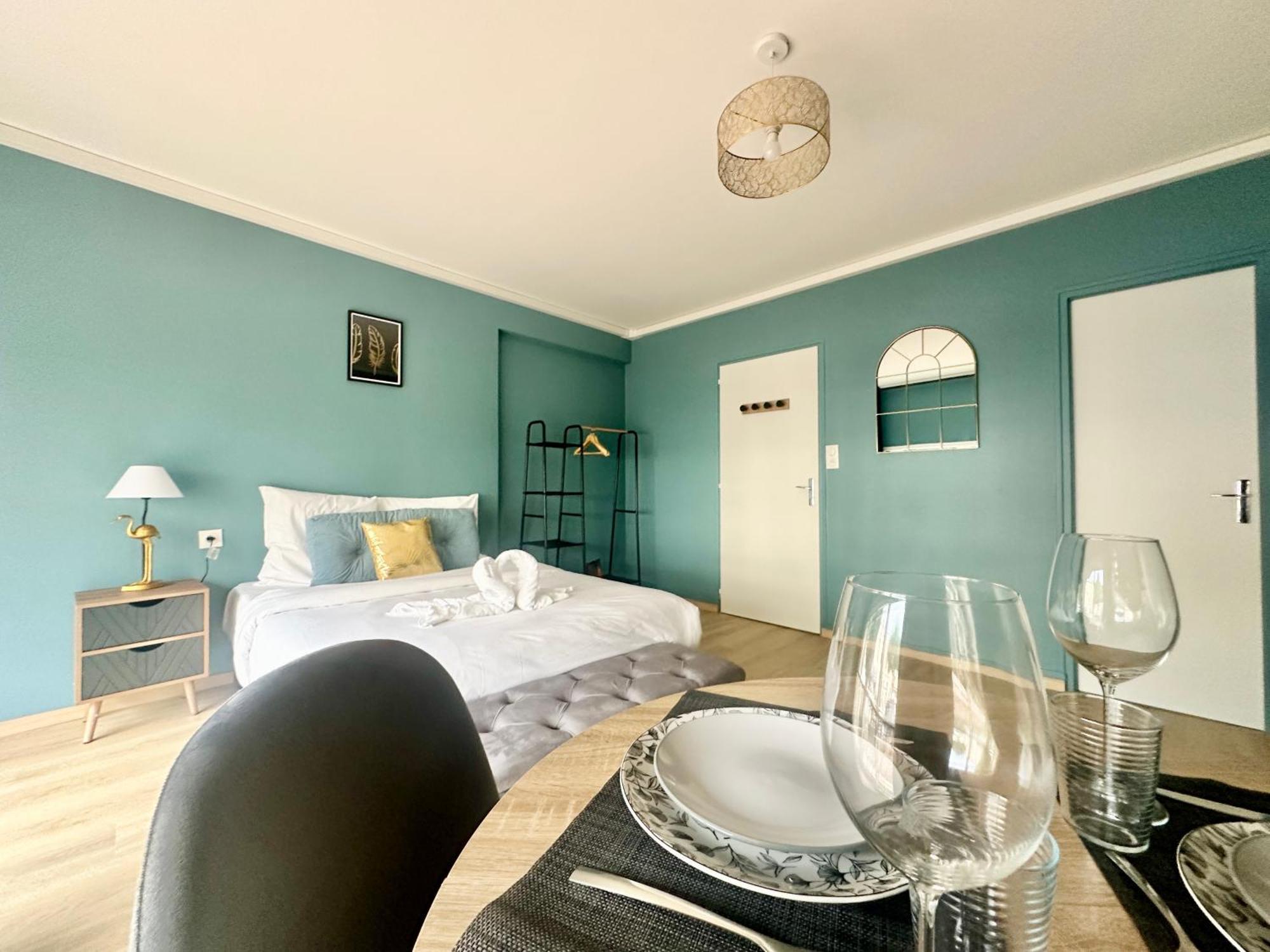 Le Bloom, Et Elegant Limoges